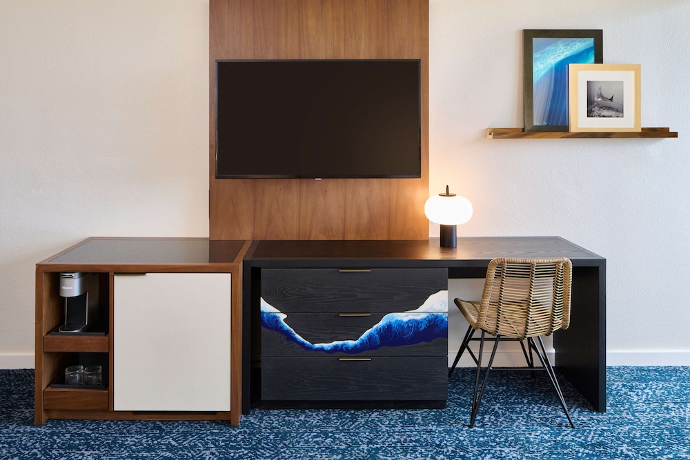 Room, 1 King Bed, Mobility Accessible, Oceanfront