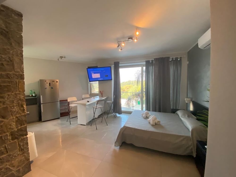 Deluxe Apartment, Pool View