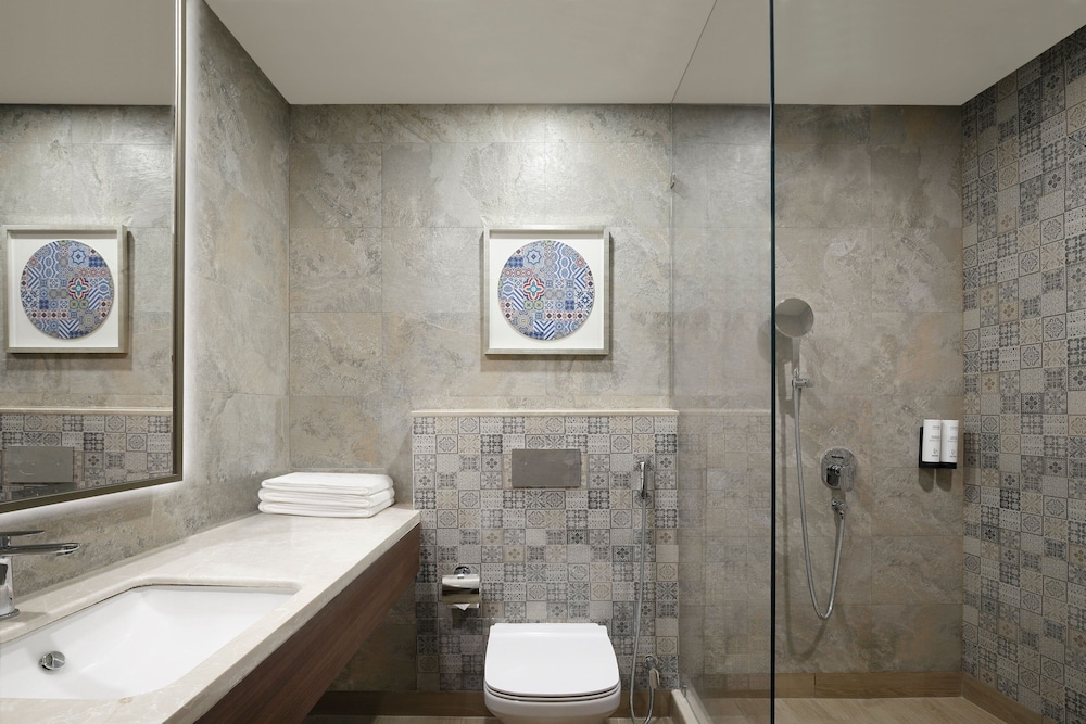 Suite, 1 Queen Bed, Balcony - Photo 11