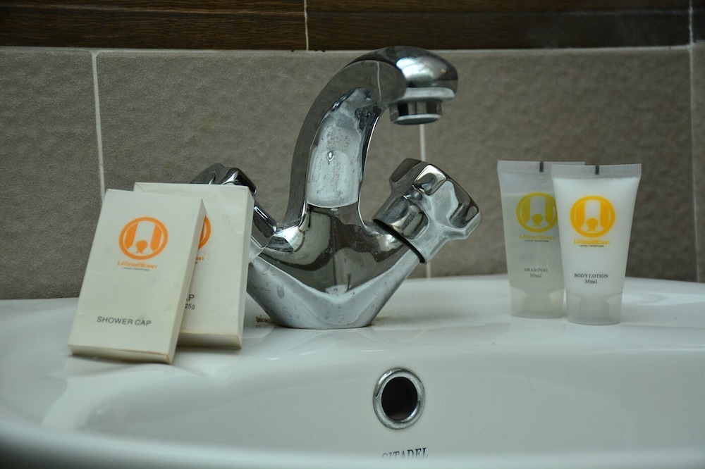 Luxury Gold Standard photo 2