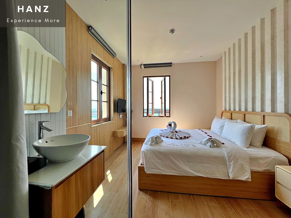 Deluxe Double Room, 1 Queen Bed, Sea View, Sea Facing photo 3