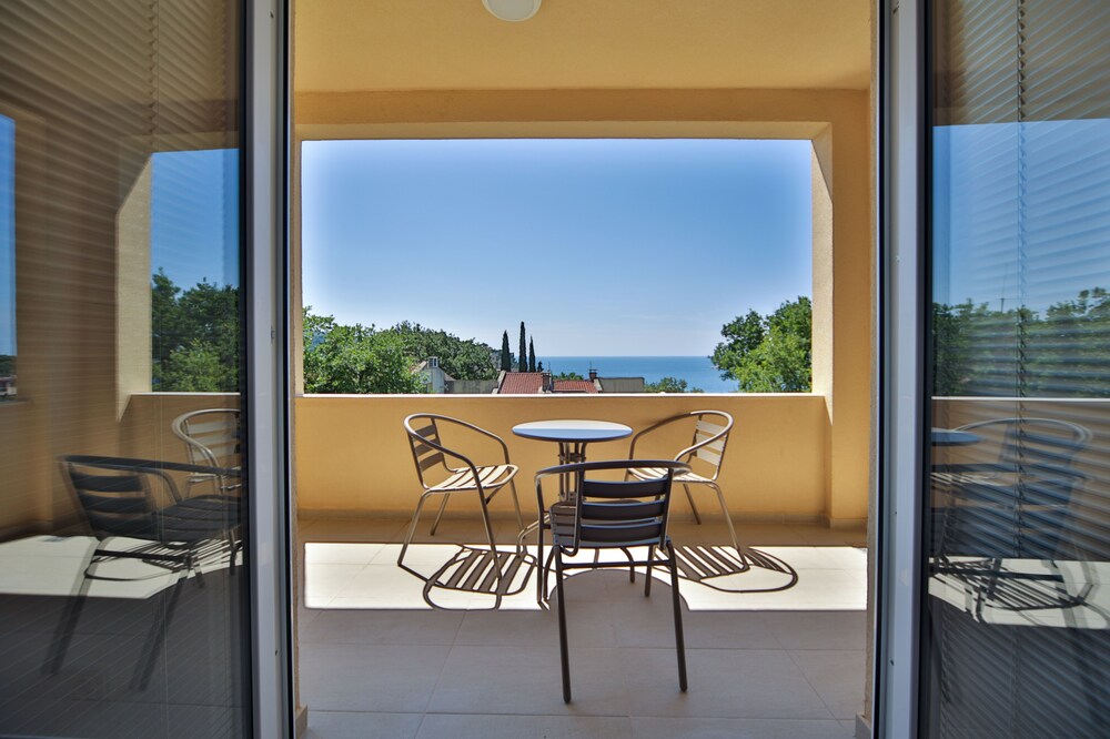 Apartment, Multiple Beds, Balcony, Sea View photo 1