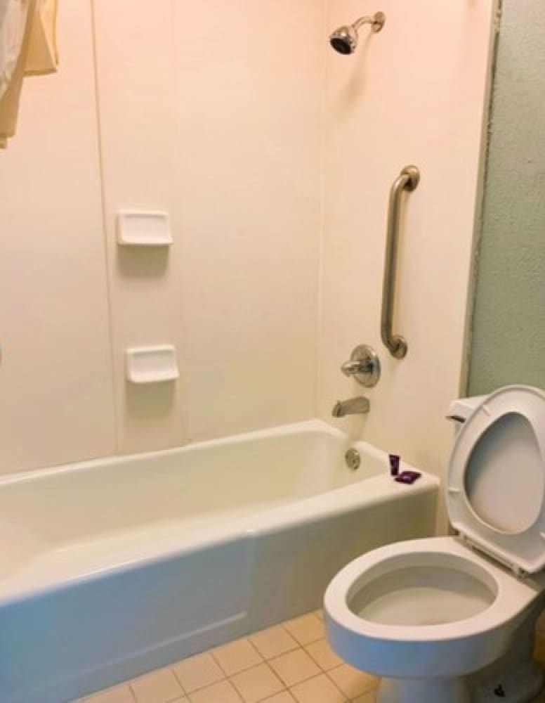 Room, 2 Double Beds - Photo 7