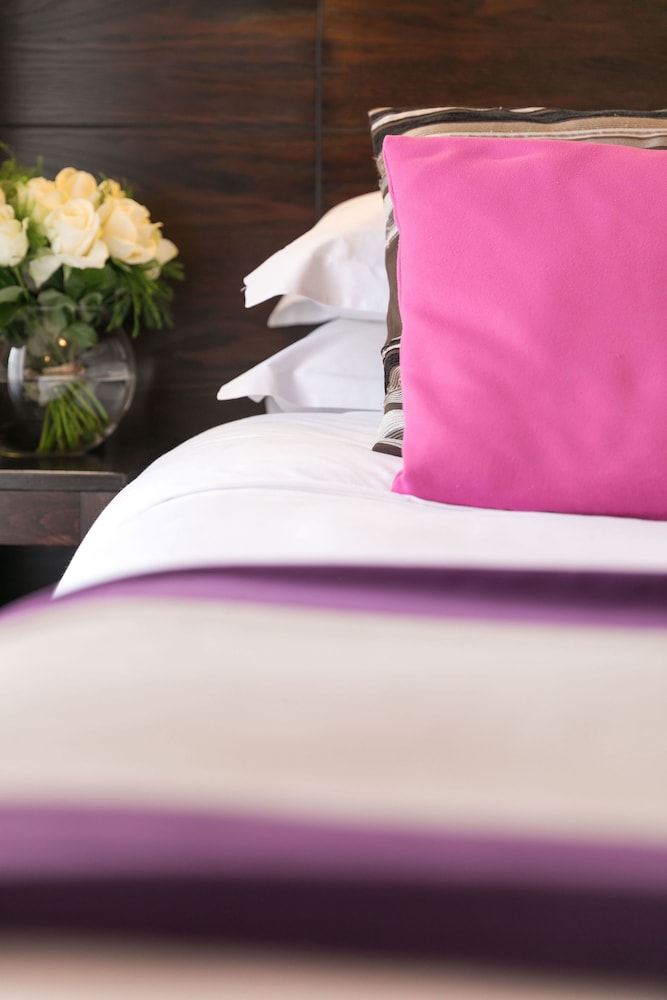 Classic Single Room, 1 Queen Bed