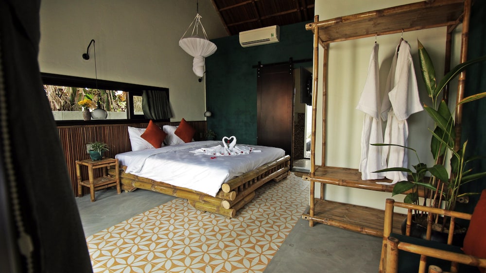 Superior Double Room, Balcony, Garden View