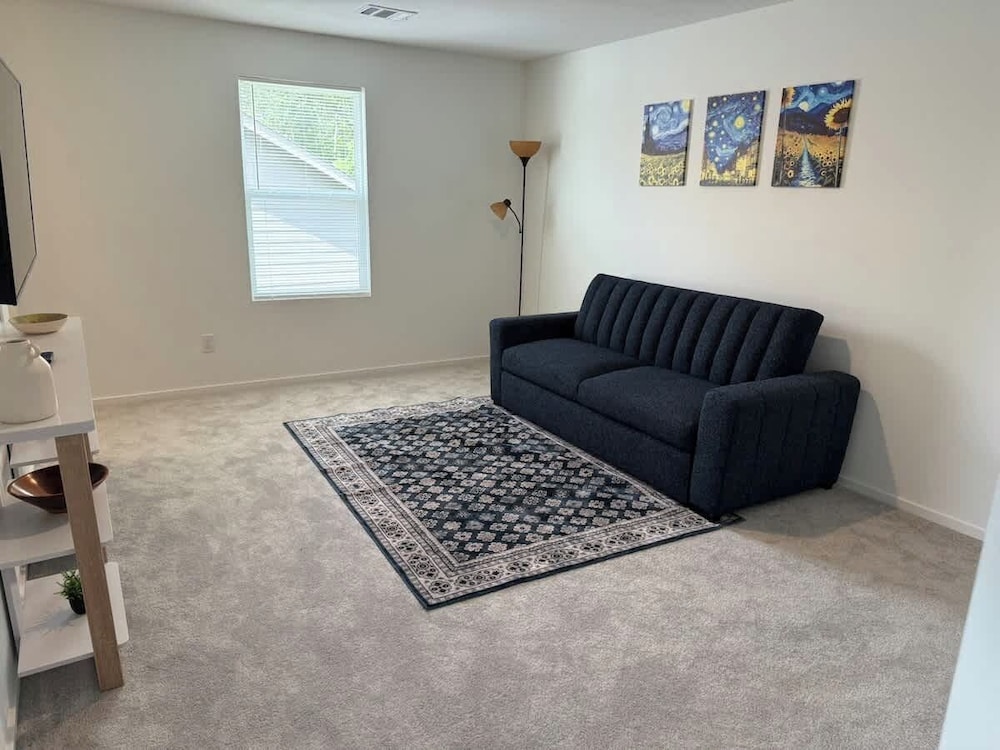 House (4 Bedrooms) photo 2