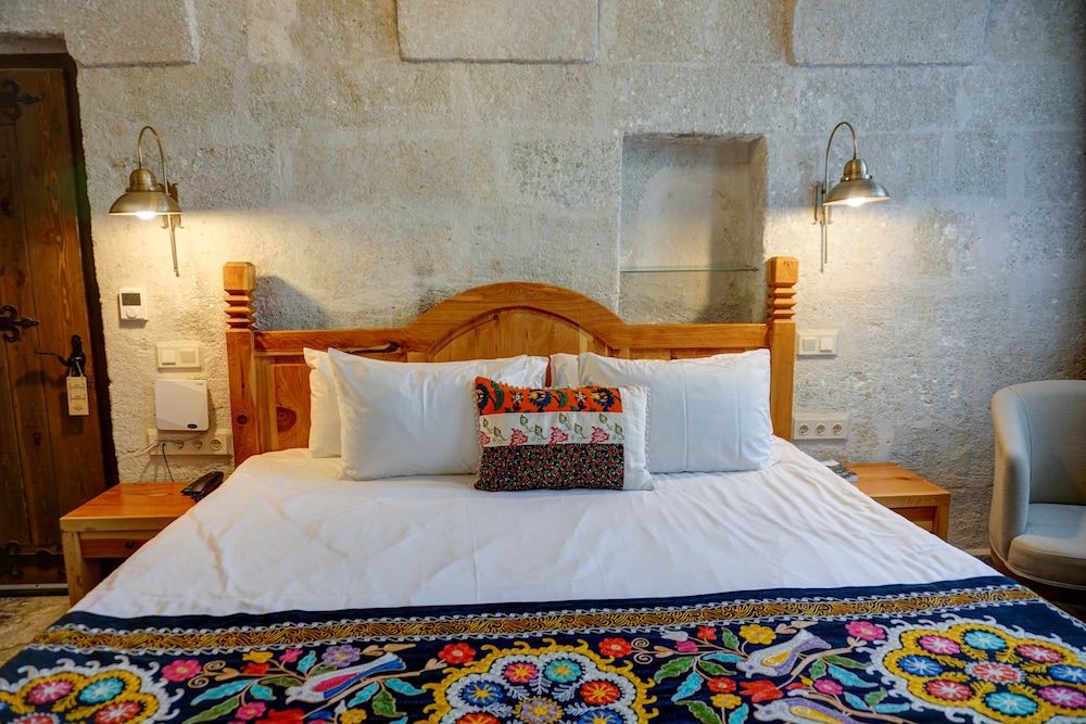 Double Arched Room - Photo 2