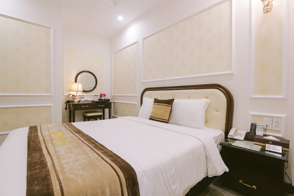 Deluxe Room, 1 Queen Bed, Non Smoking, Refrigerator photo 1
