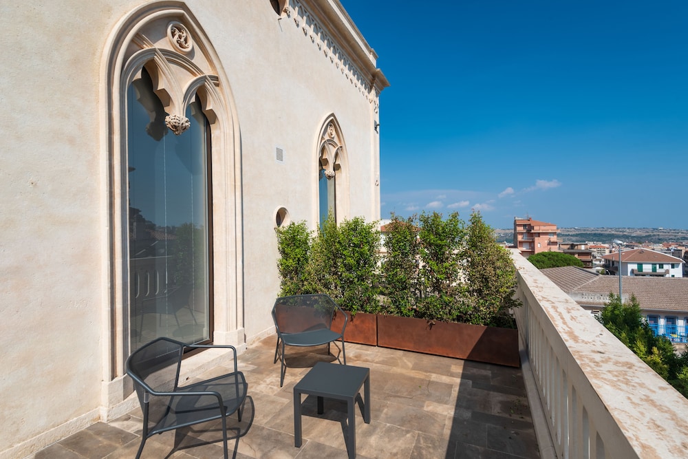 Deluxe Room, Balcony photo 2
