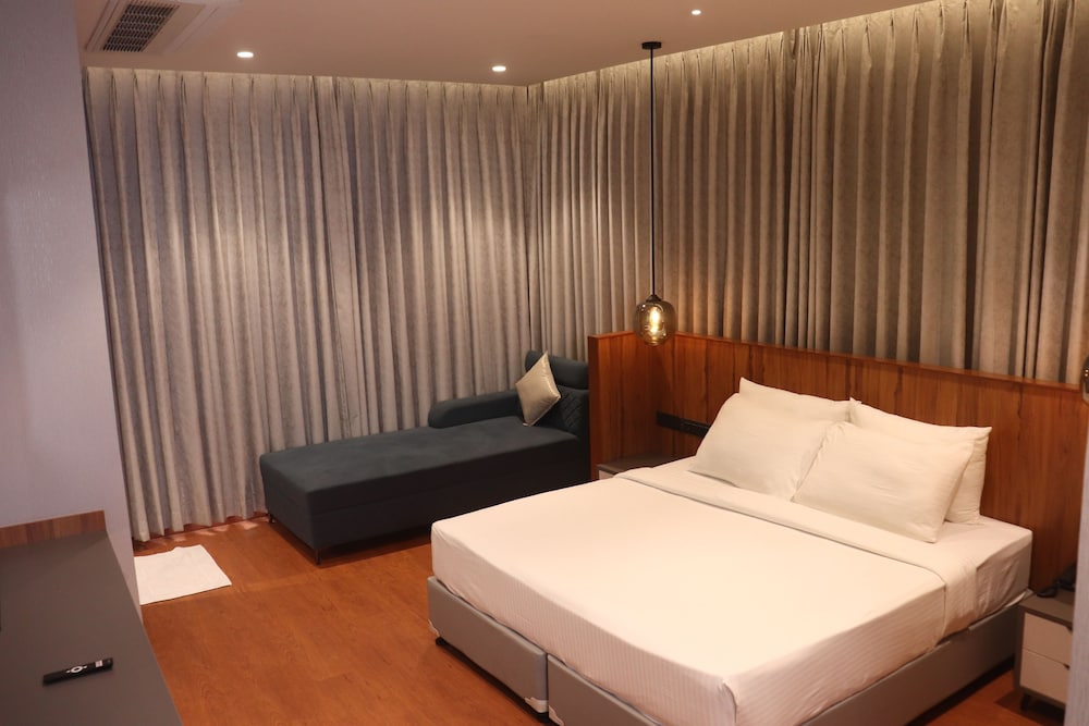 Executive Double Room, City View