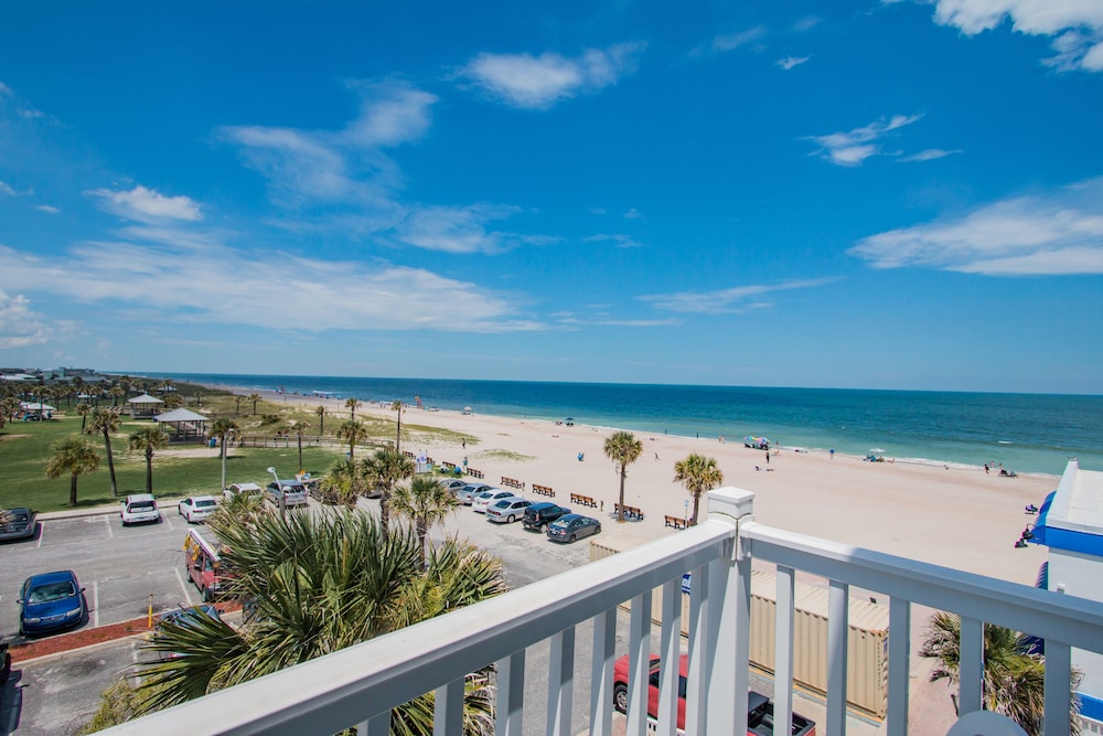 Ocean View Suite w/ Balcony (Partial View)