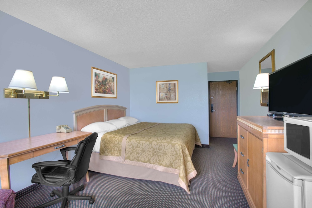 Standard Room, 1 King Bed - Photo 3