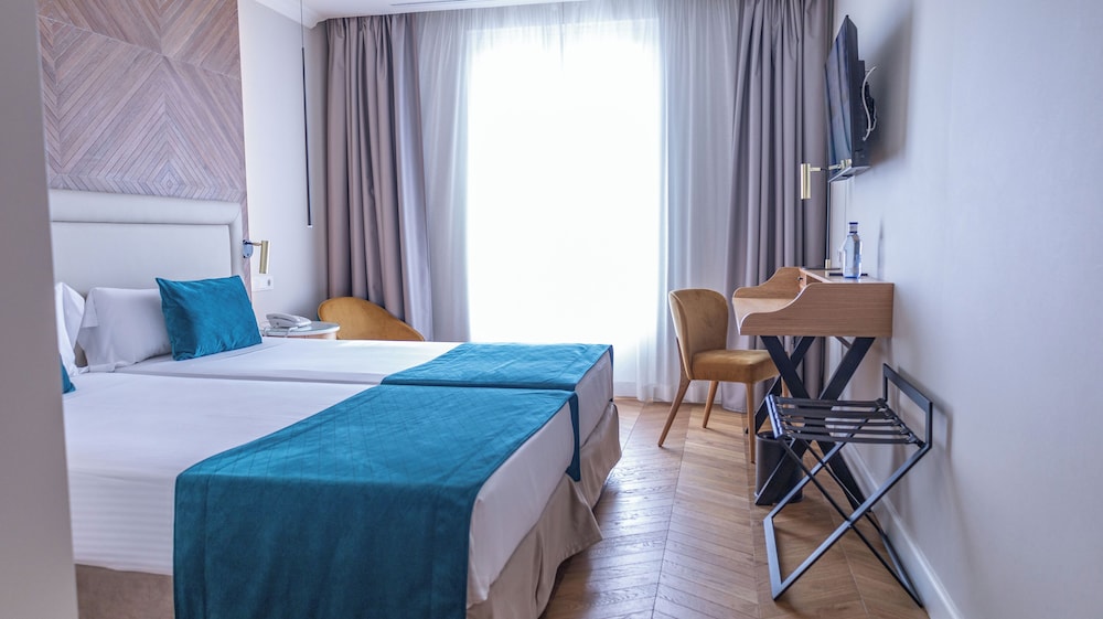 Double or Twin Room, Balcony, Sea View photo 3