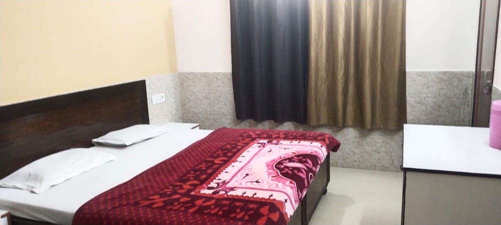 Deluxe Triple Room, City View