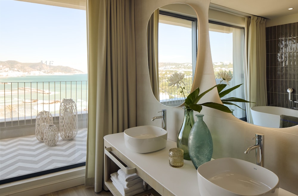 Suite (Sea and City View, Beyond ME+) photo 2