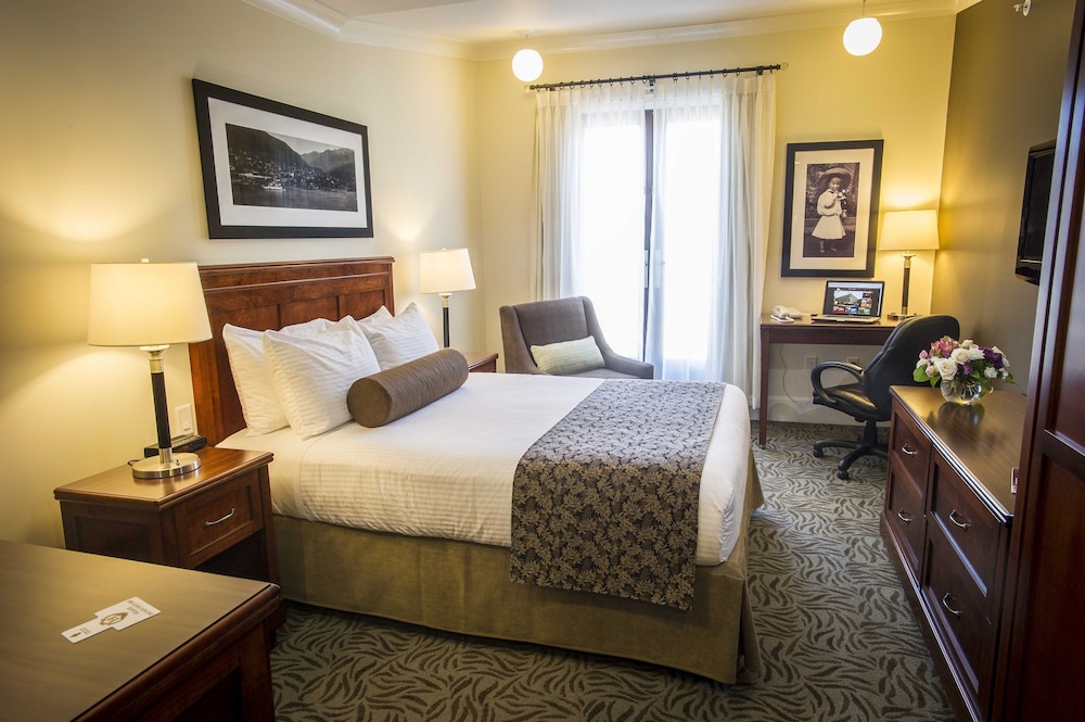 Deluxe Room, 1 Queen Bed (Deluxe 1 Queen)