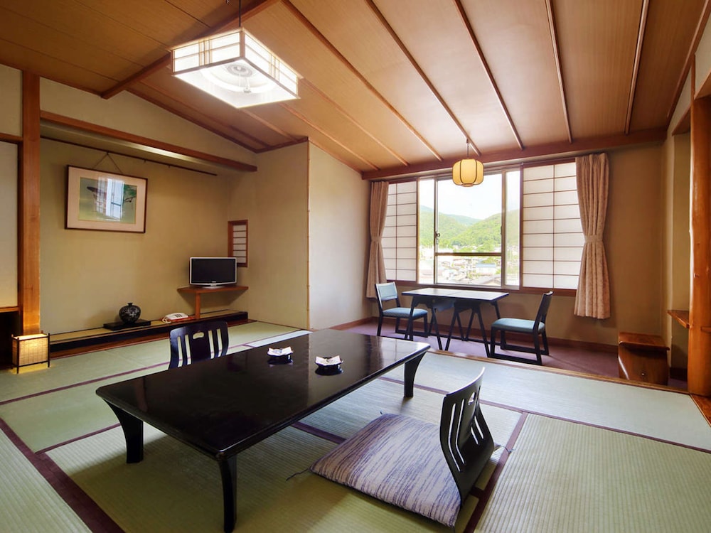 Standard Japanese Style Room for 5 People, Non Smoking photo 1