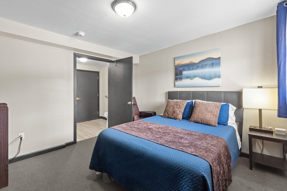 Comfort Room, 1 Queen Bed, Sauna, Mountain View photo 1