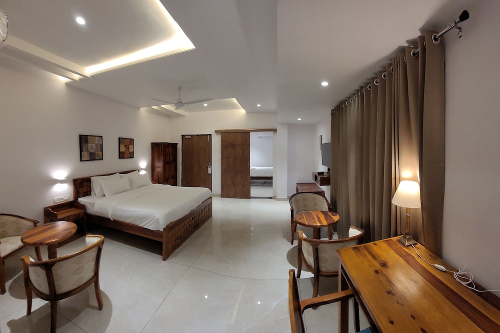 Family Double Room, Balcony, Hill View