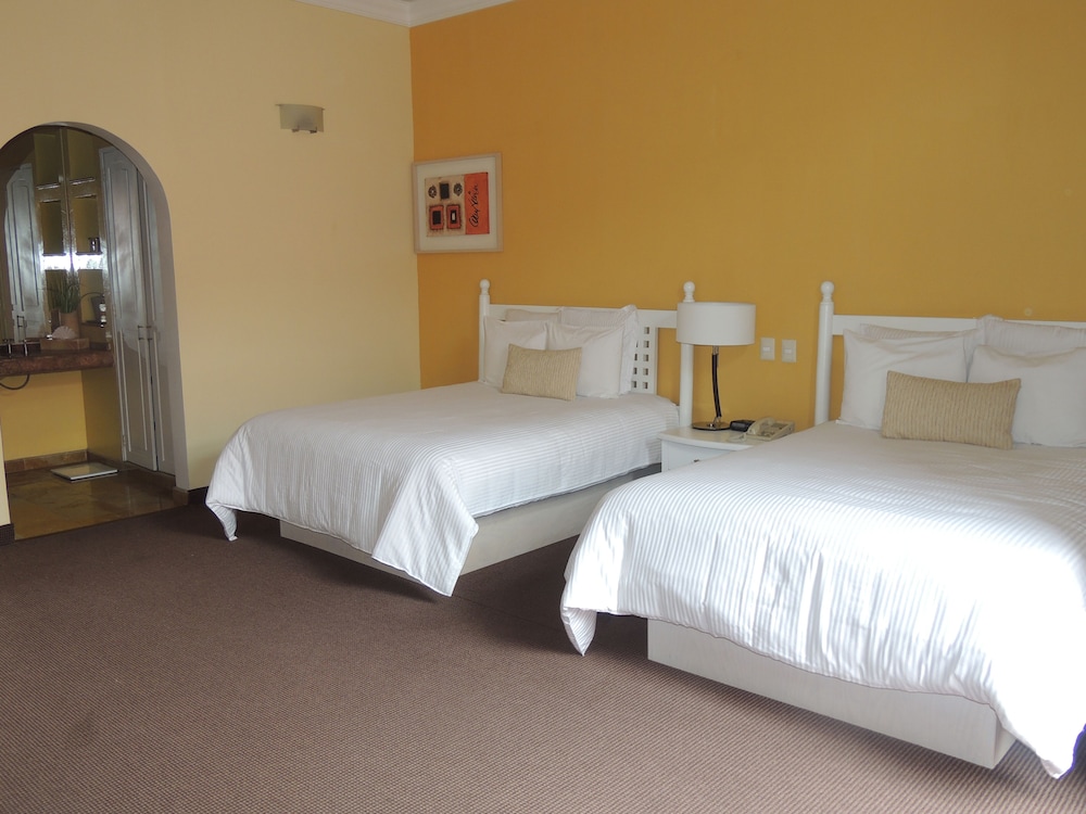 Superior Suite, 2 Double Beds, City View - Photo 3