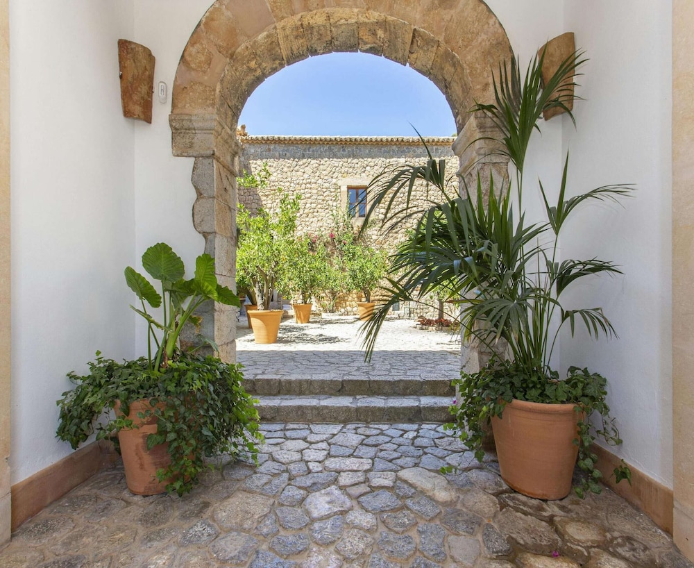 Villa photo 3
