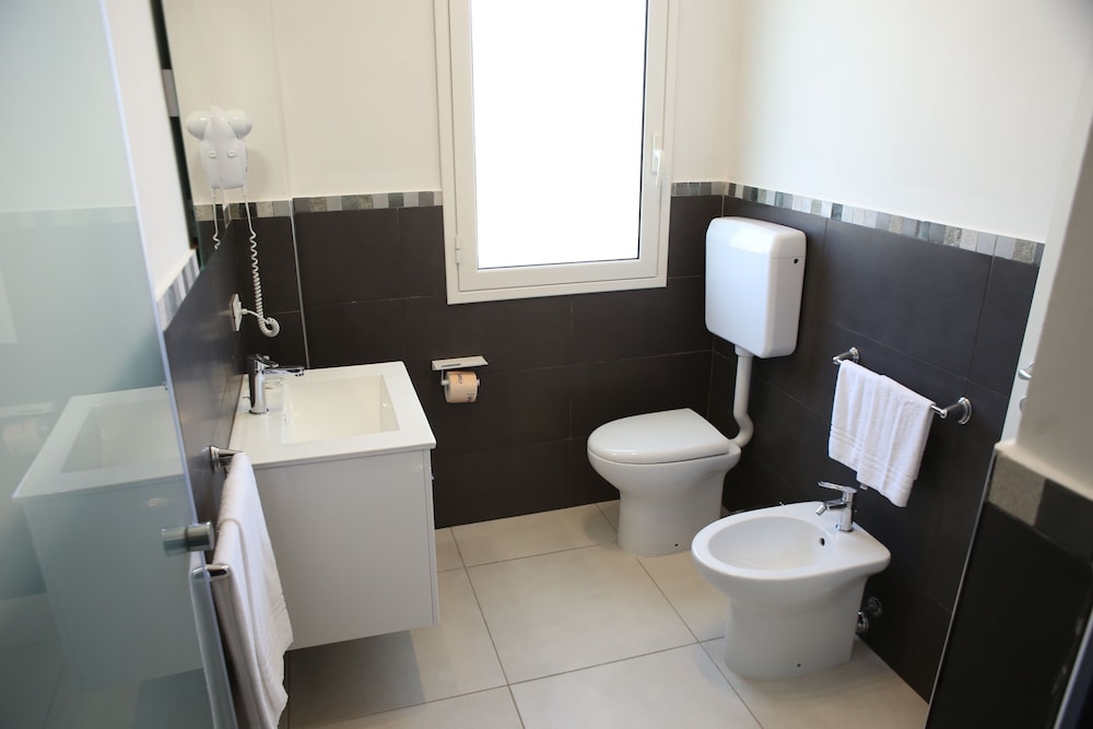 Deluxe Triple Room, Garden View - Photo 21