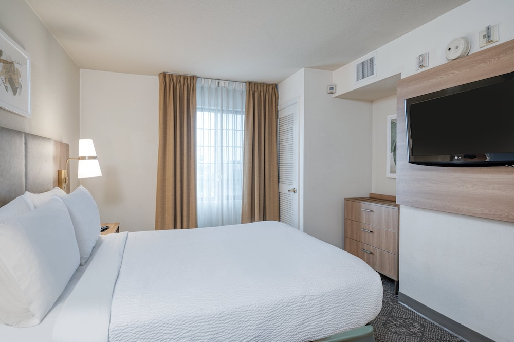 Suite, 1 King Bed - Photo 4