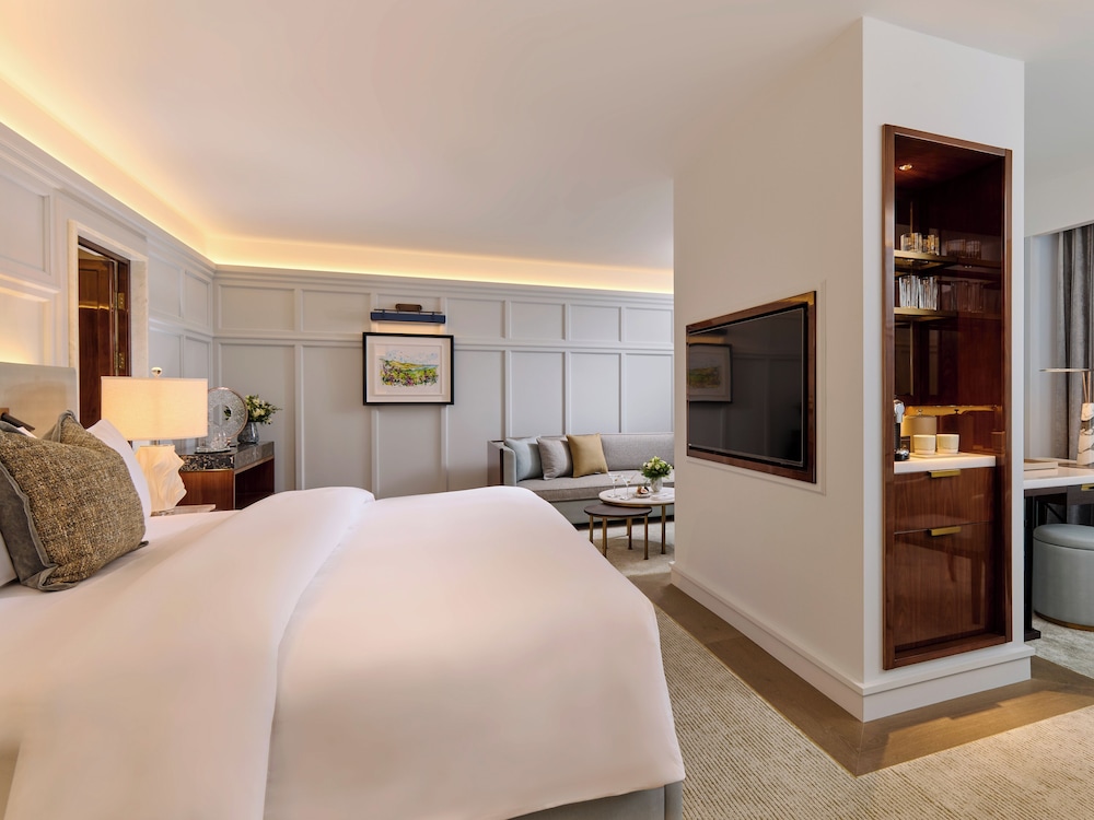 Signature Suite