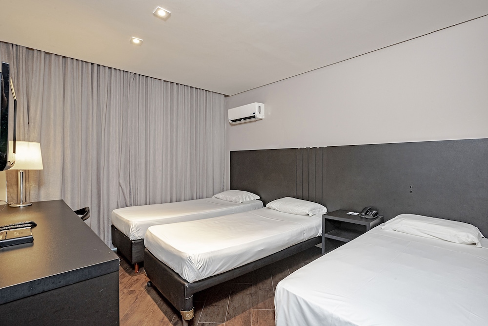 Deluxe Triple Room, 3 Twin Beds - Photo 1