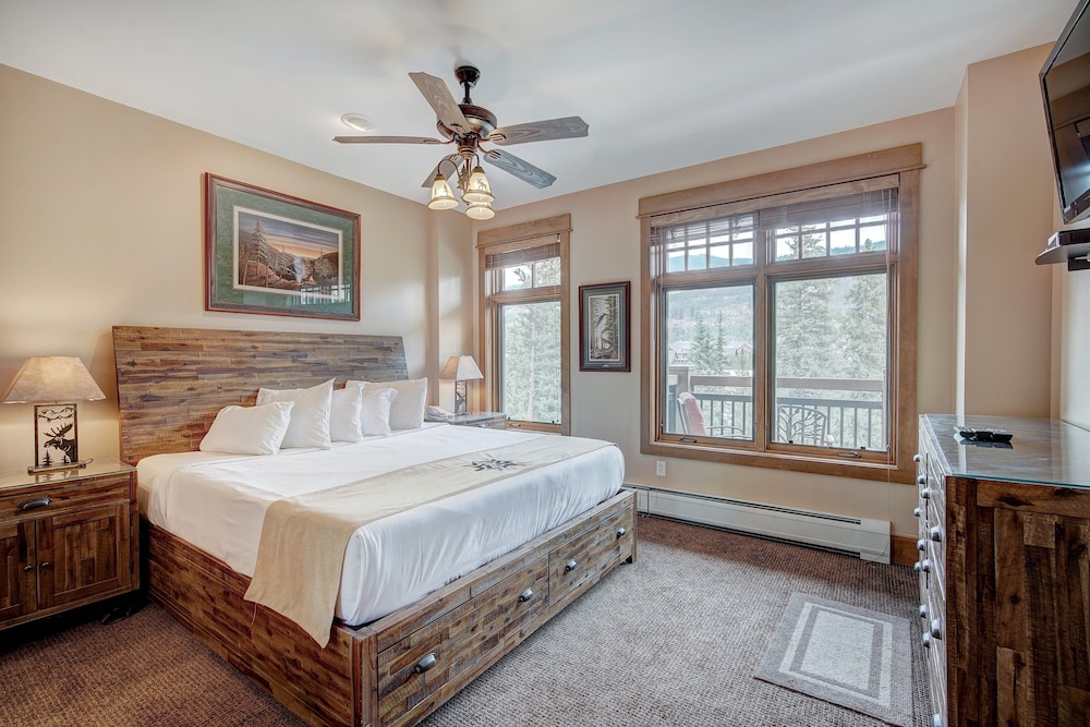 Premier Condo, 1 Bedroom (Lone Eagle, 2 Bath, Murphy) photo 1