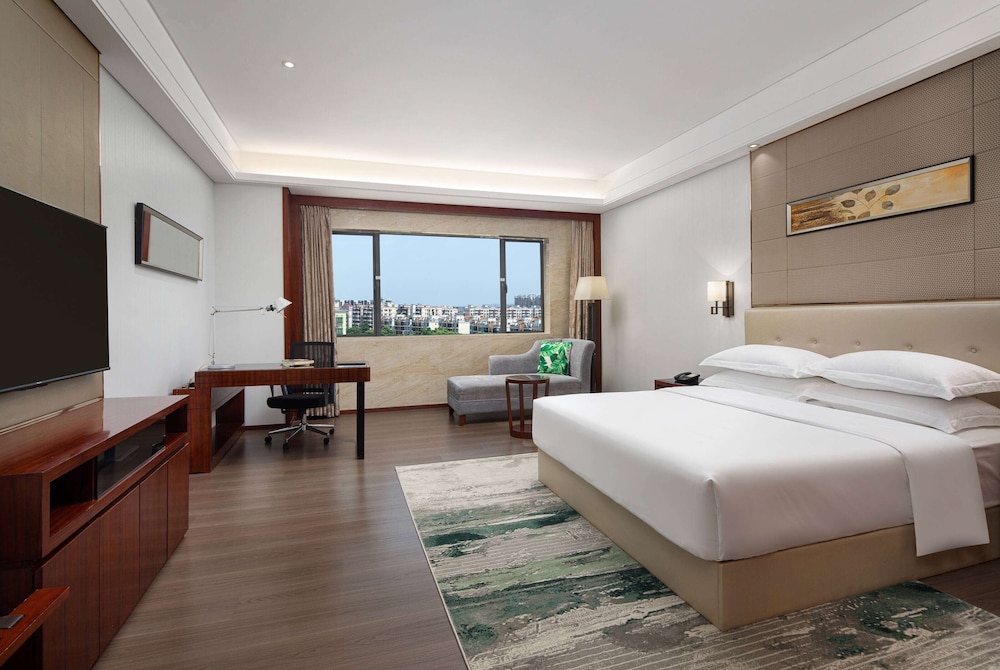 Deluxe King Room photo 2
