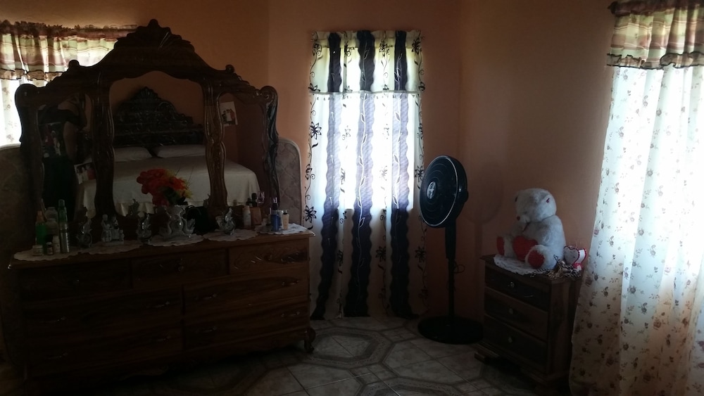 Comfort House, 1 Large Twin Bed, Smoking, Mountain View photo 1