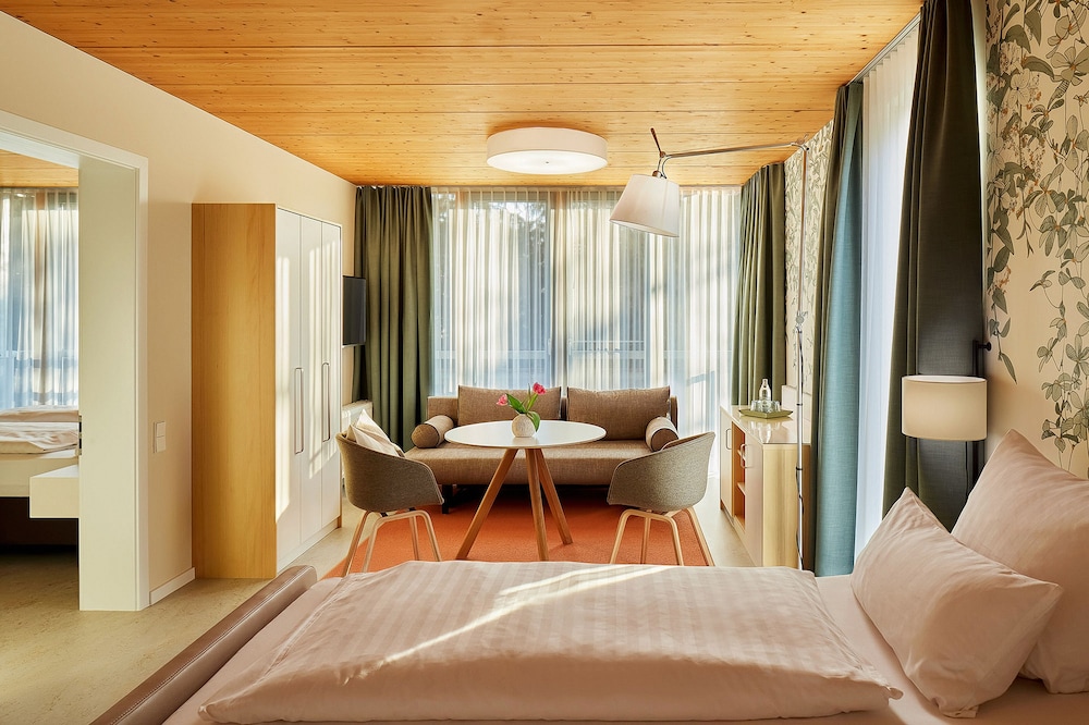Hoernle - Family Room (Handicapped accessible) photo 2