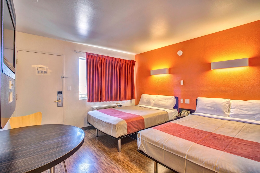Standard Room, 2 Double Beds, Non Smoking photo 3