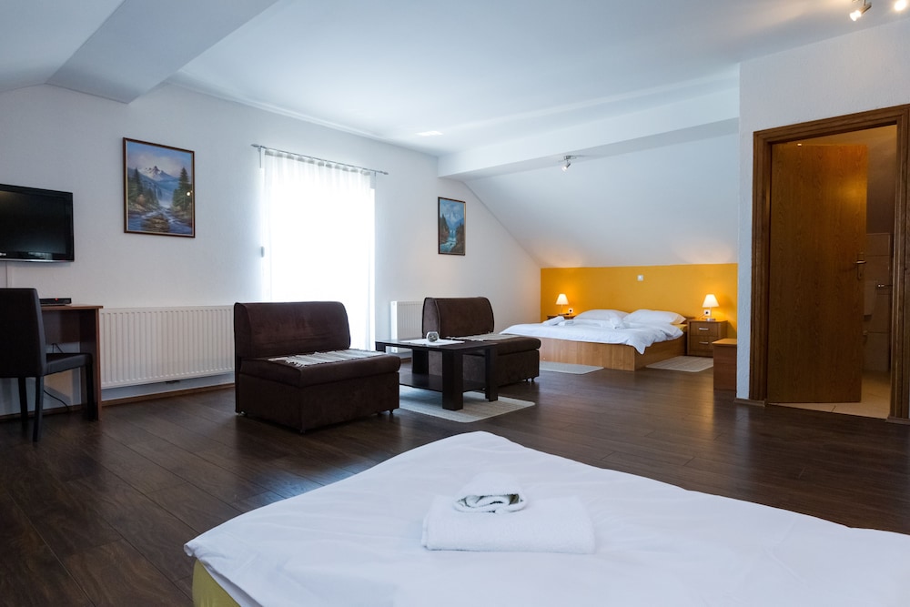 Deluxe Room (Family) photo 3