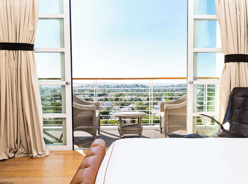 Room, 2 Double Beds, Accessible, Balcony (Hearing, Roll-In Shower)