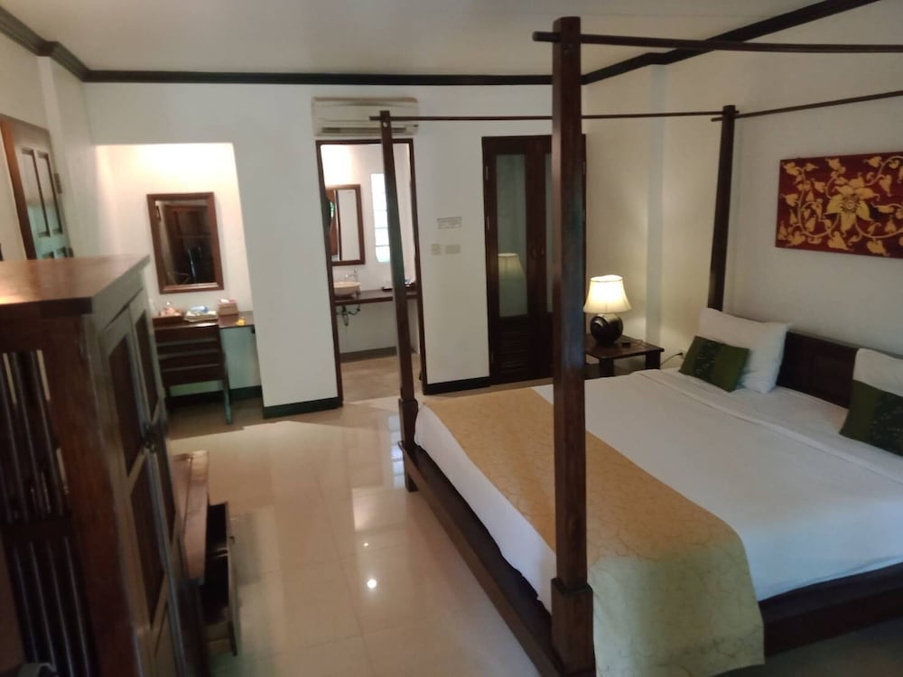 Deluxe Room with Garden View - Photo 11