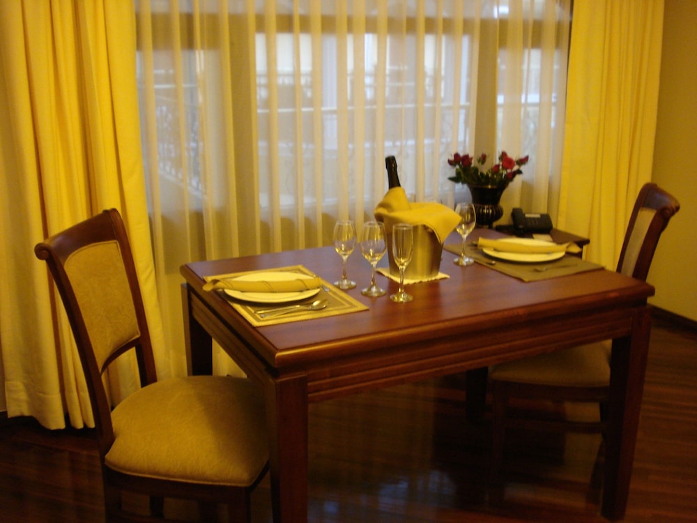 Queen Suite photo 2