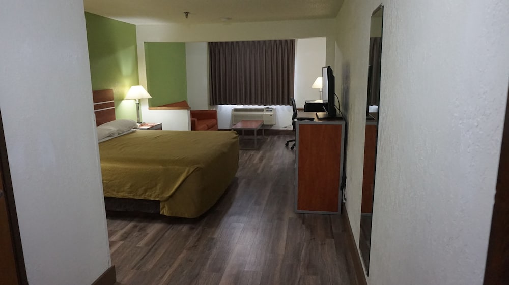Suite, 1 King Bed, Non Smoking - Photo 12