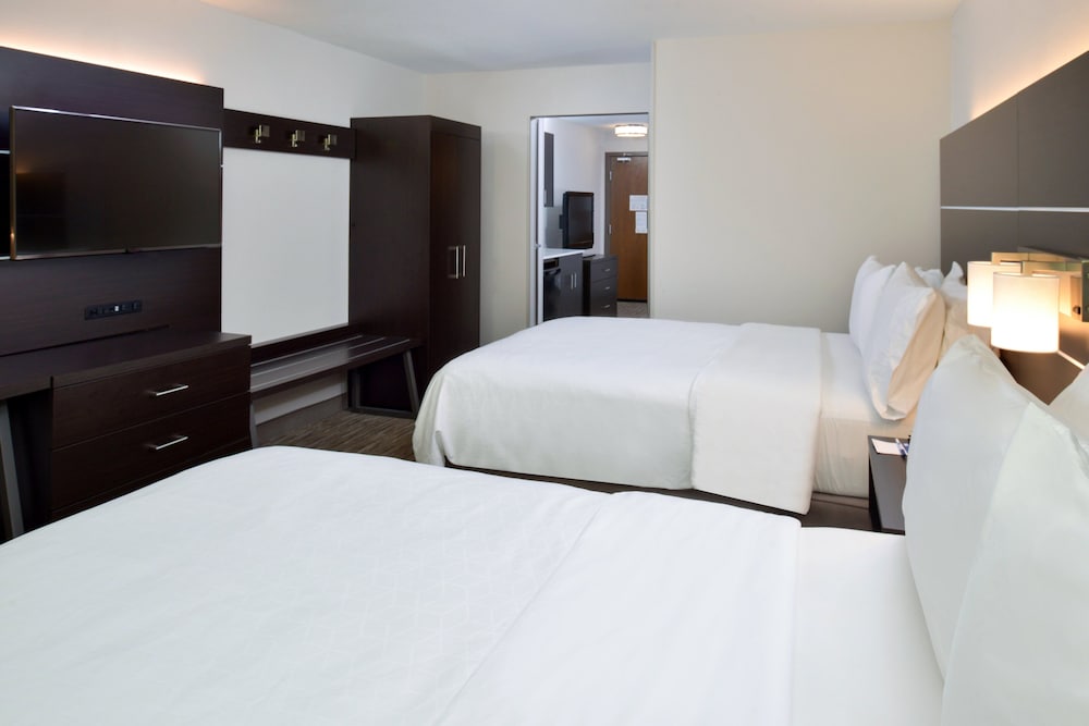 Suite, Multiple Beds - Photo 5