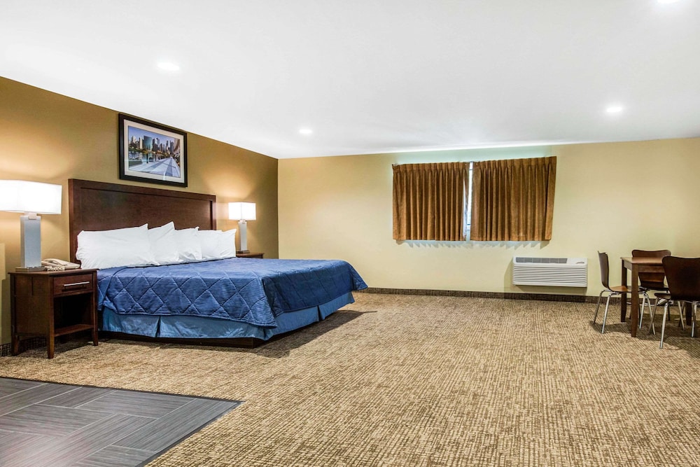 Suite, 1 King Bed, Non Smoking - Photo 5