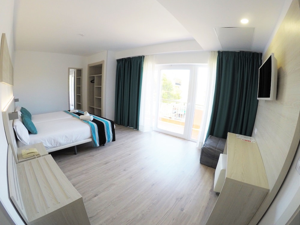 Premium Triple Room photo 2