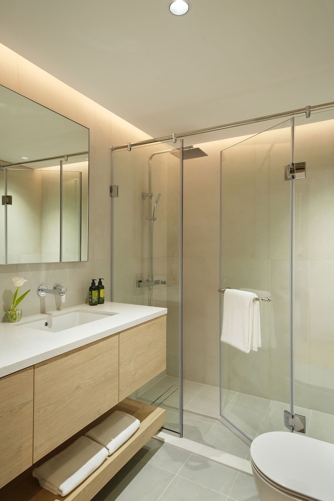 Deluxe Three Bedroom Apartment with Balcony
