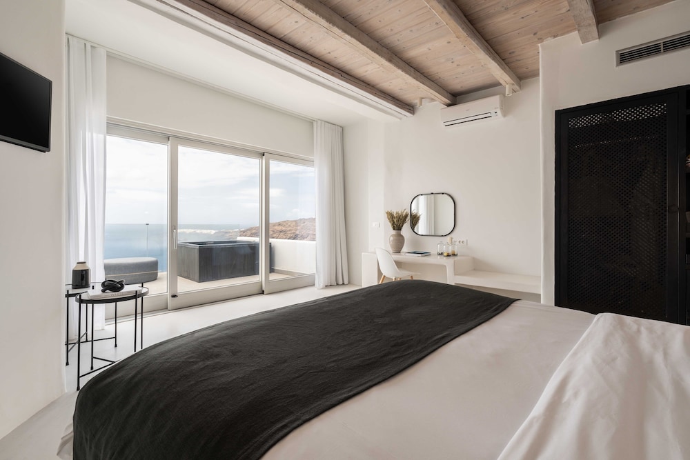 Premium Room Caldera View with Outdoor Mini Plunge Pool Double - Photo 5