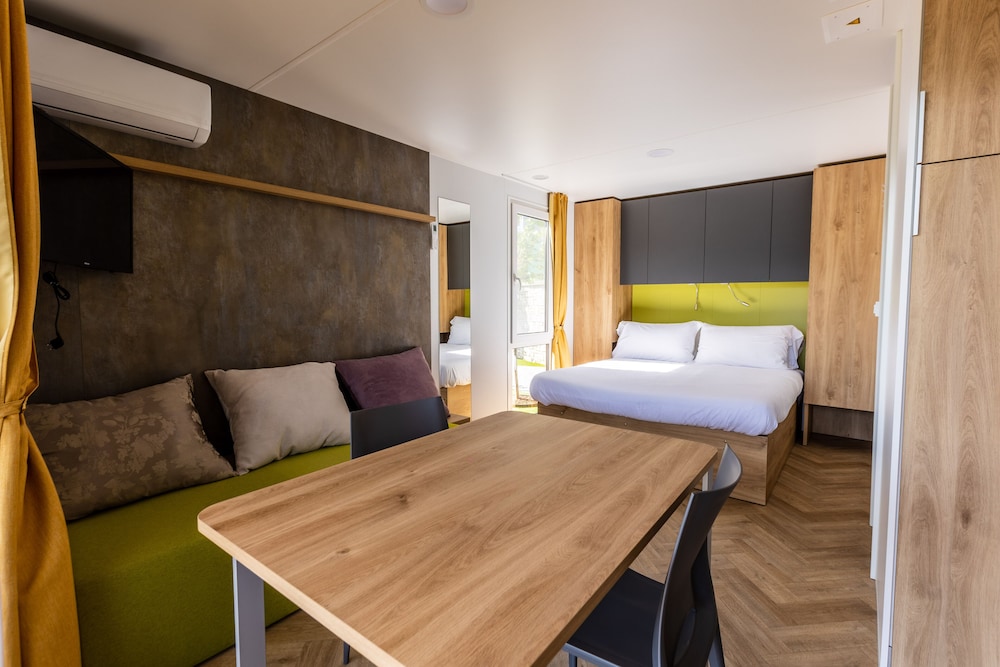 Comfort Studio Suite, Lake View