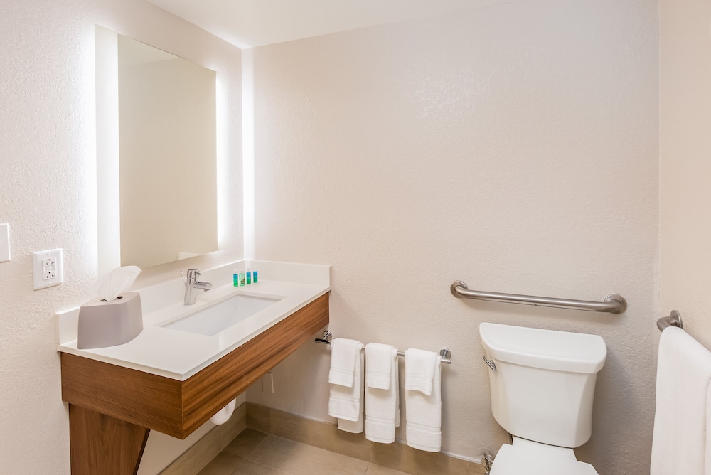 Room, 2 Queen Beds, Accessible, City View (Communication, Accessible Tub) - Photo 9