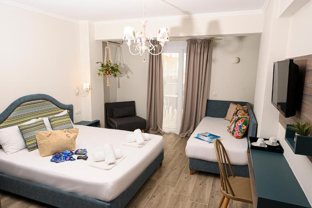 Deluxe Triple Room - Photo 1