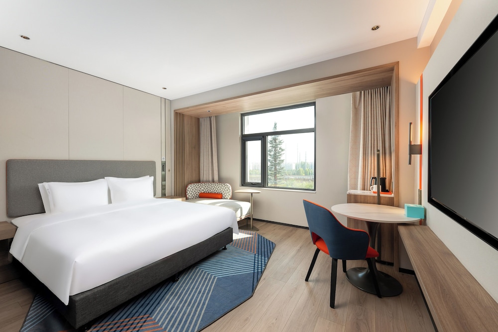 Standard Room, 1 King Bed, City View photo 1