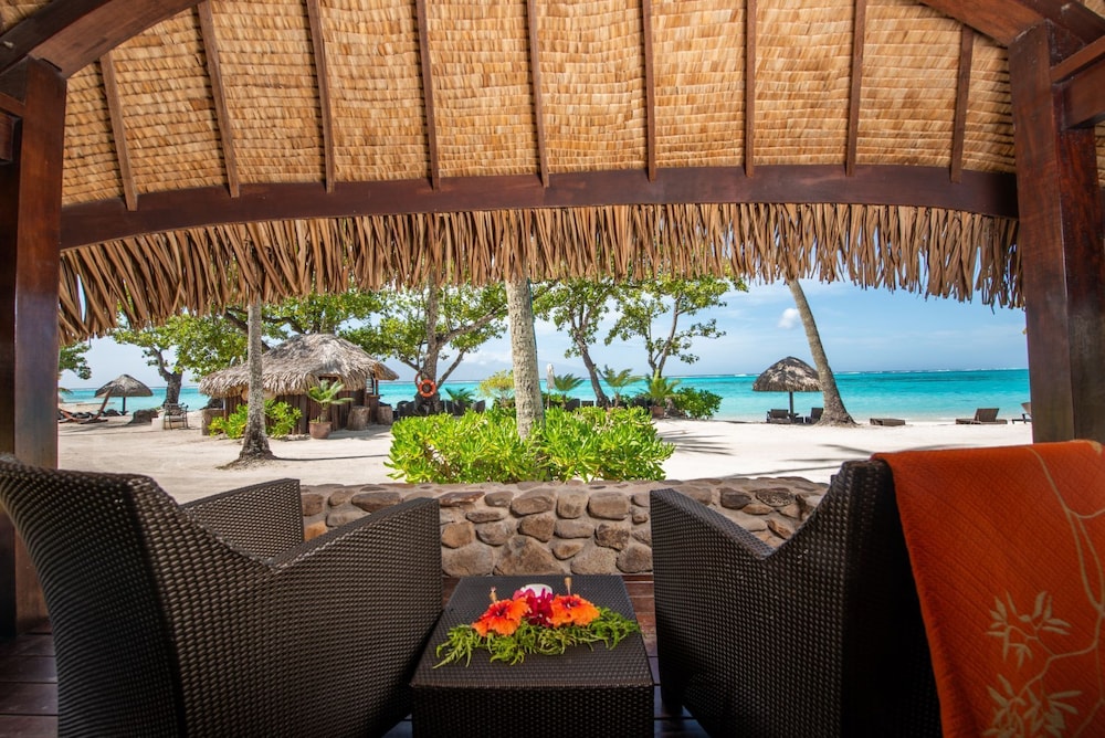 Luxury Bungalow, 1 King Bed, Beach View, Garden Area