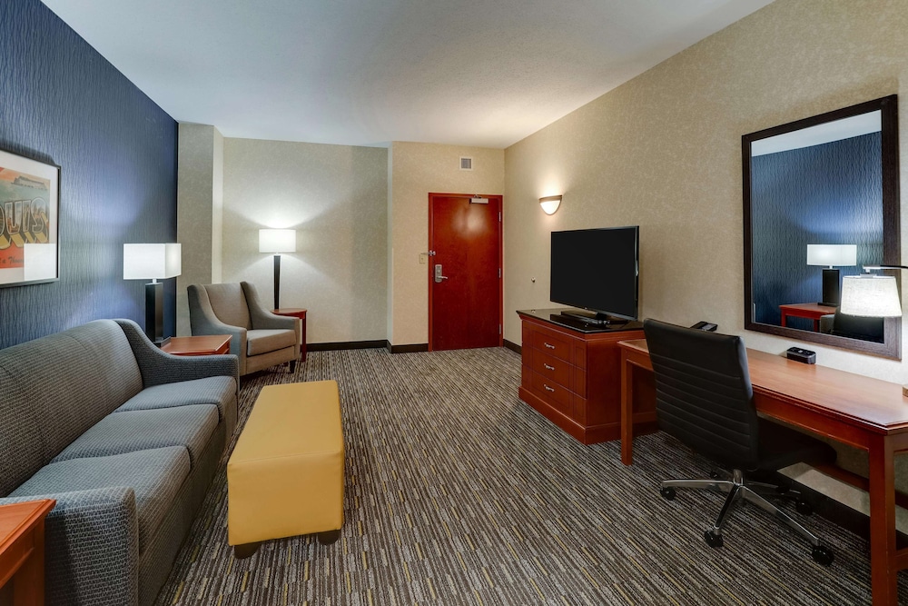 Suite, 2 Queen Beds, Accessible, Refrigerator & Microwave (Sofabed, 2 Rooms, Roll in Shower) photo 2